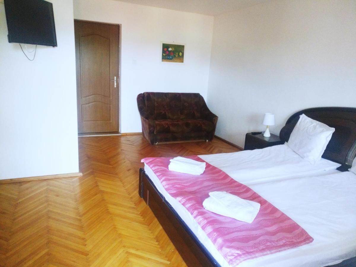 Отель Bianca House Буштени-35